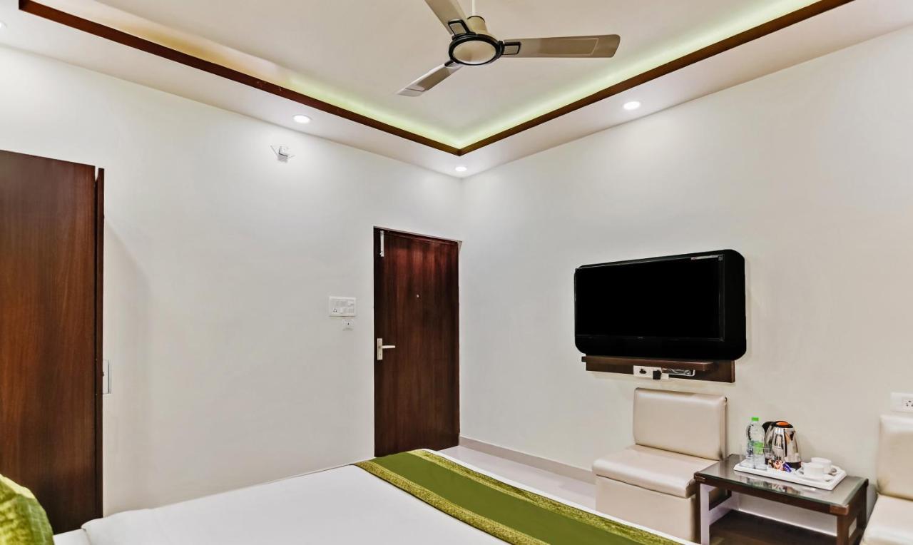 Treebo Resto- Near Lucknow Railway Station Hotell Exteriör bild